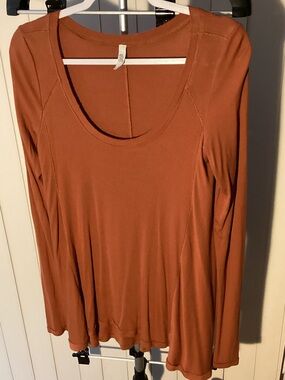 Free People Long Sleeve Scoop Neck Top in Rust Brown